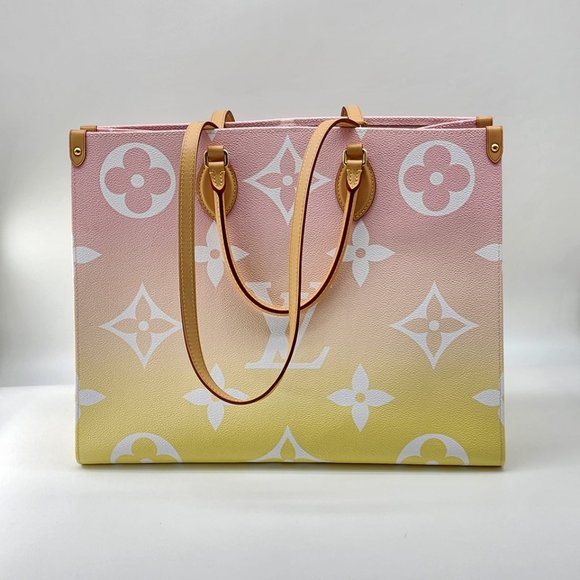 Louis Vuitton Monogram Giant By The Pool Onthego GM Tote In Like New Condition - Picture 3 of 10
